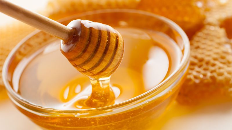 Ai không nên uống nghệ mật ong
