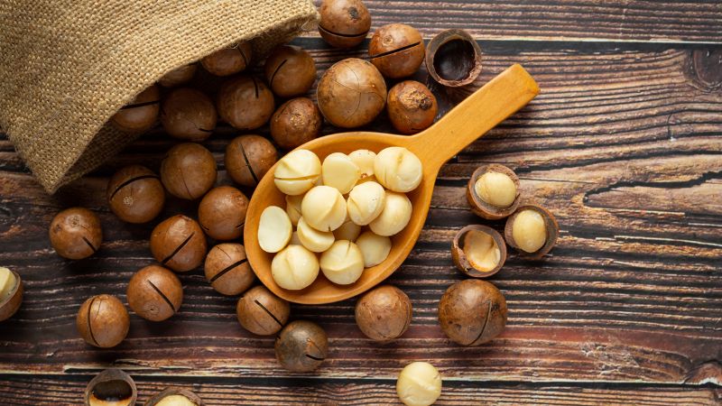 những người không nên ăn hạt mắc ca