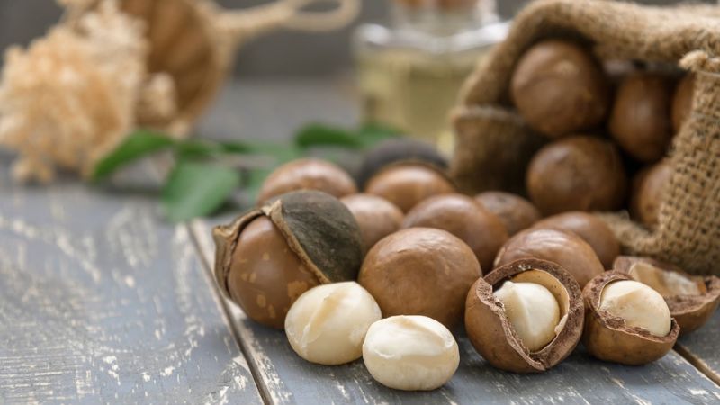 những người không nên ăn hạt mắc ca