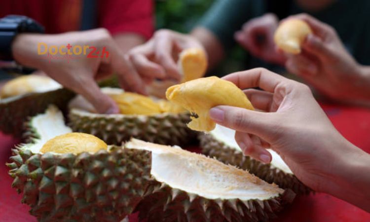Vậy ăn sầu riêng uống nước dừa có sao không?
