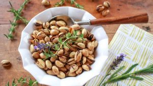 Bầu ăn hạt dẻ cười được không